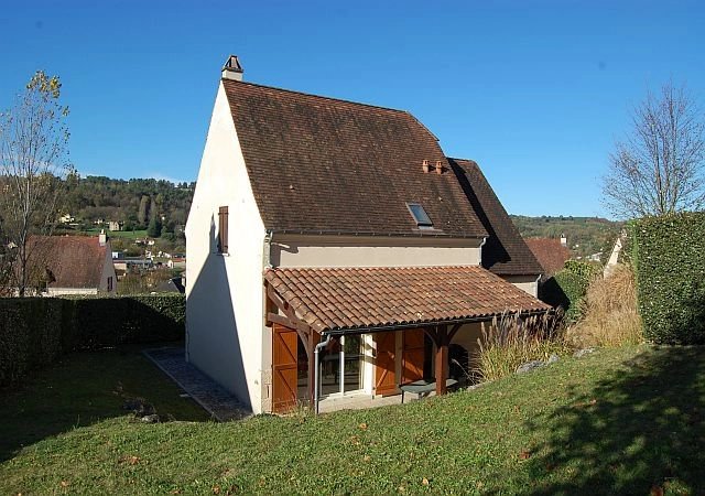 DORDOGNE - House (2004) with garage in a residence with pool