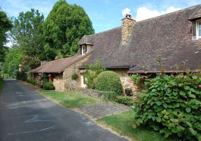 DORDOGNE - Complex with a 2 houses and 5 gîtes on  1,5 ha