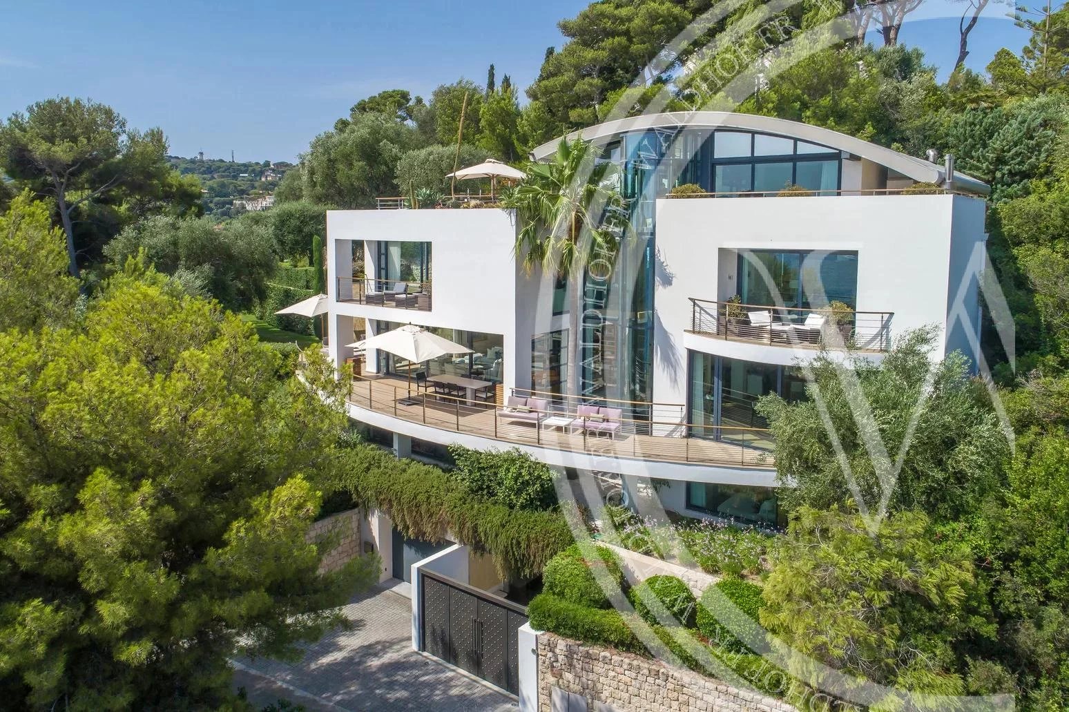Villa contemporaine de 1000 m2 proche de la plage et du centre de Cap Ferrat
