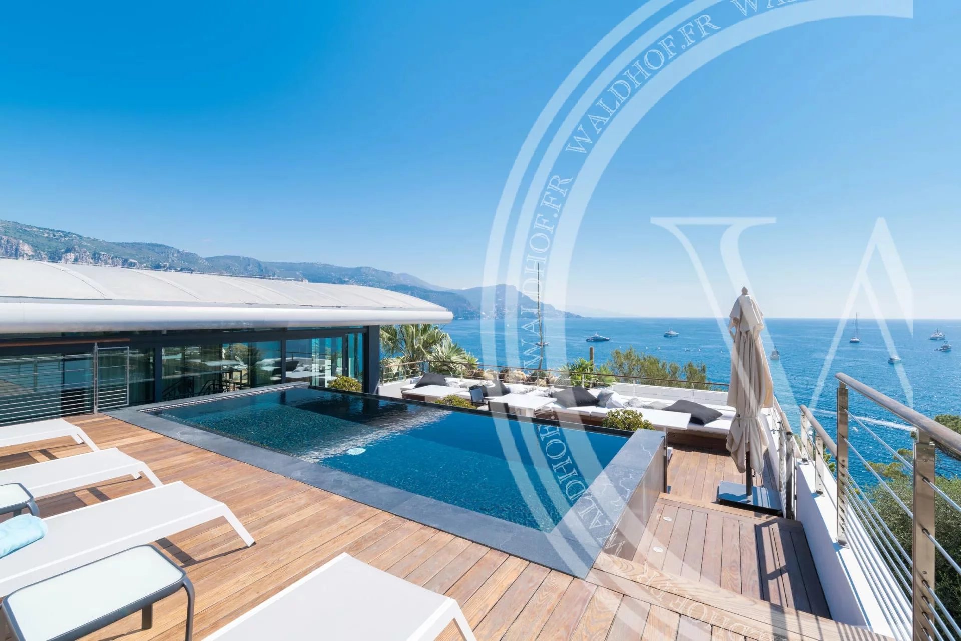 Villa contemporaine de 1000 m2 proche de la plage et du centre de Cap Ferrat