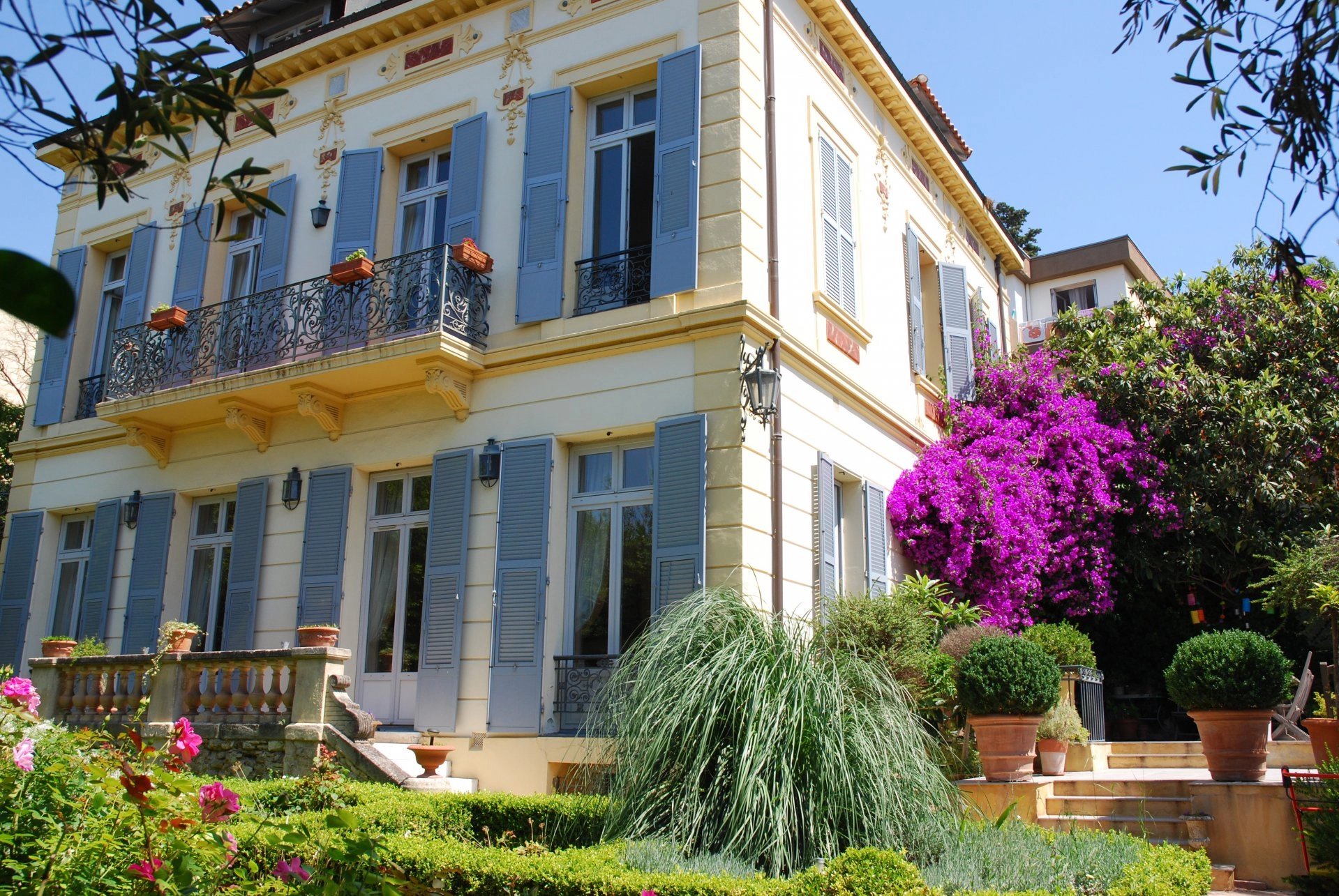 FULLY RENOVATED BELLE EPOQUE VILLA - CANNES
