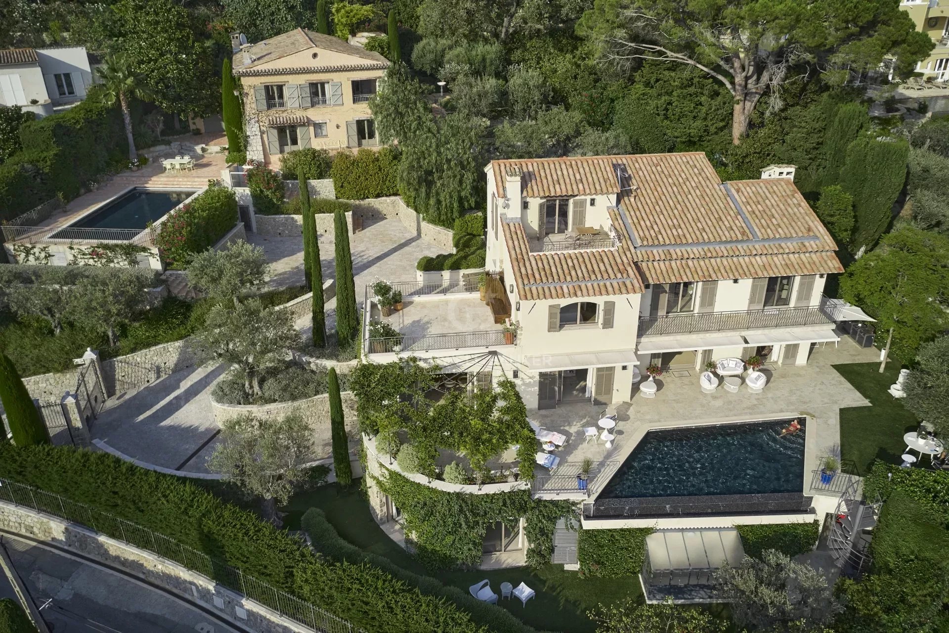 Unique property in Mougins with Seaviews