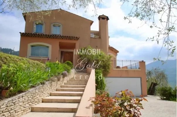 Immobilier Sospel - A vendre, splendide villa de style néo-provençal avec grand terrain et piscine