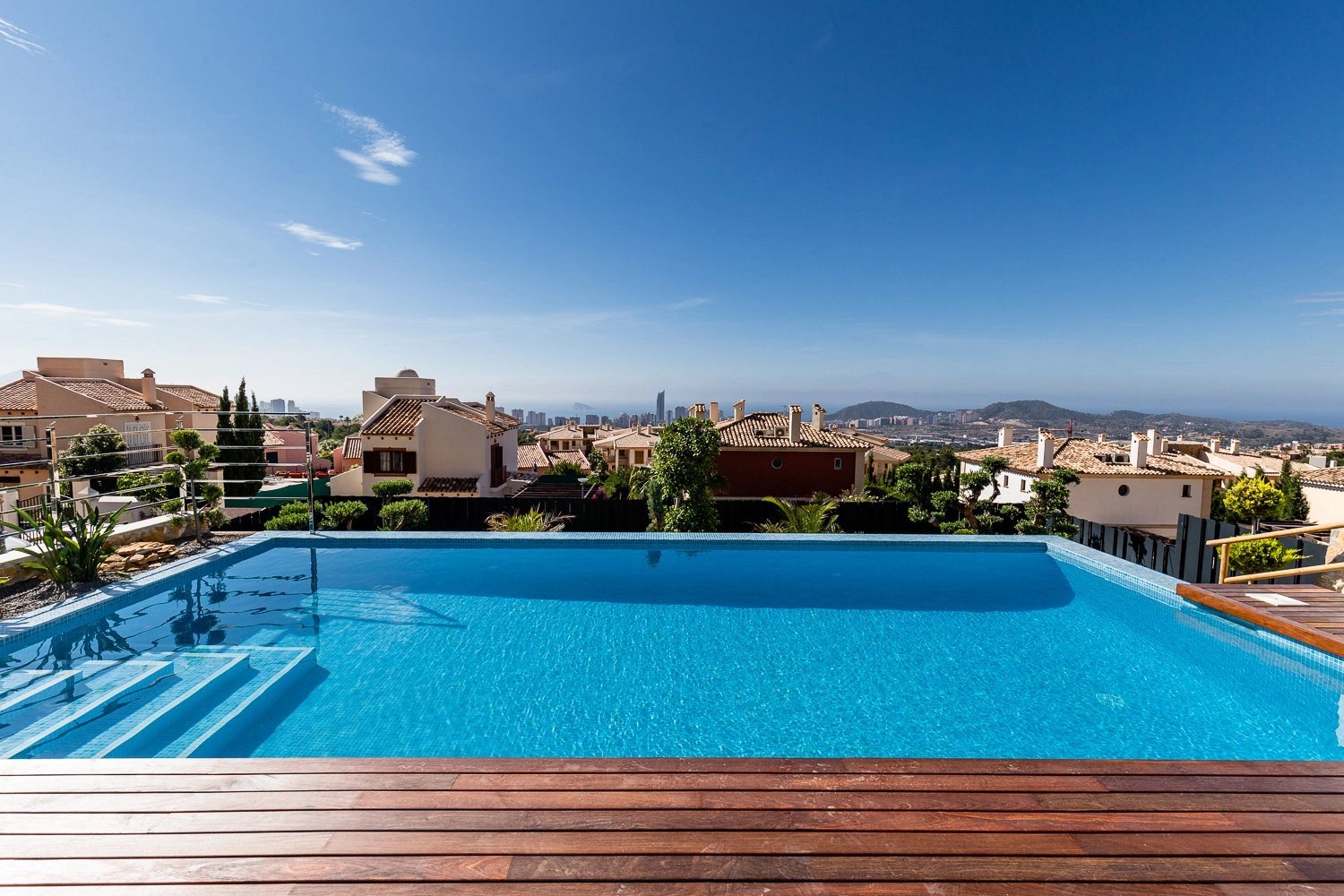Luxe villa met een panoramisch uitzicht op de zee in Finestrat