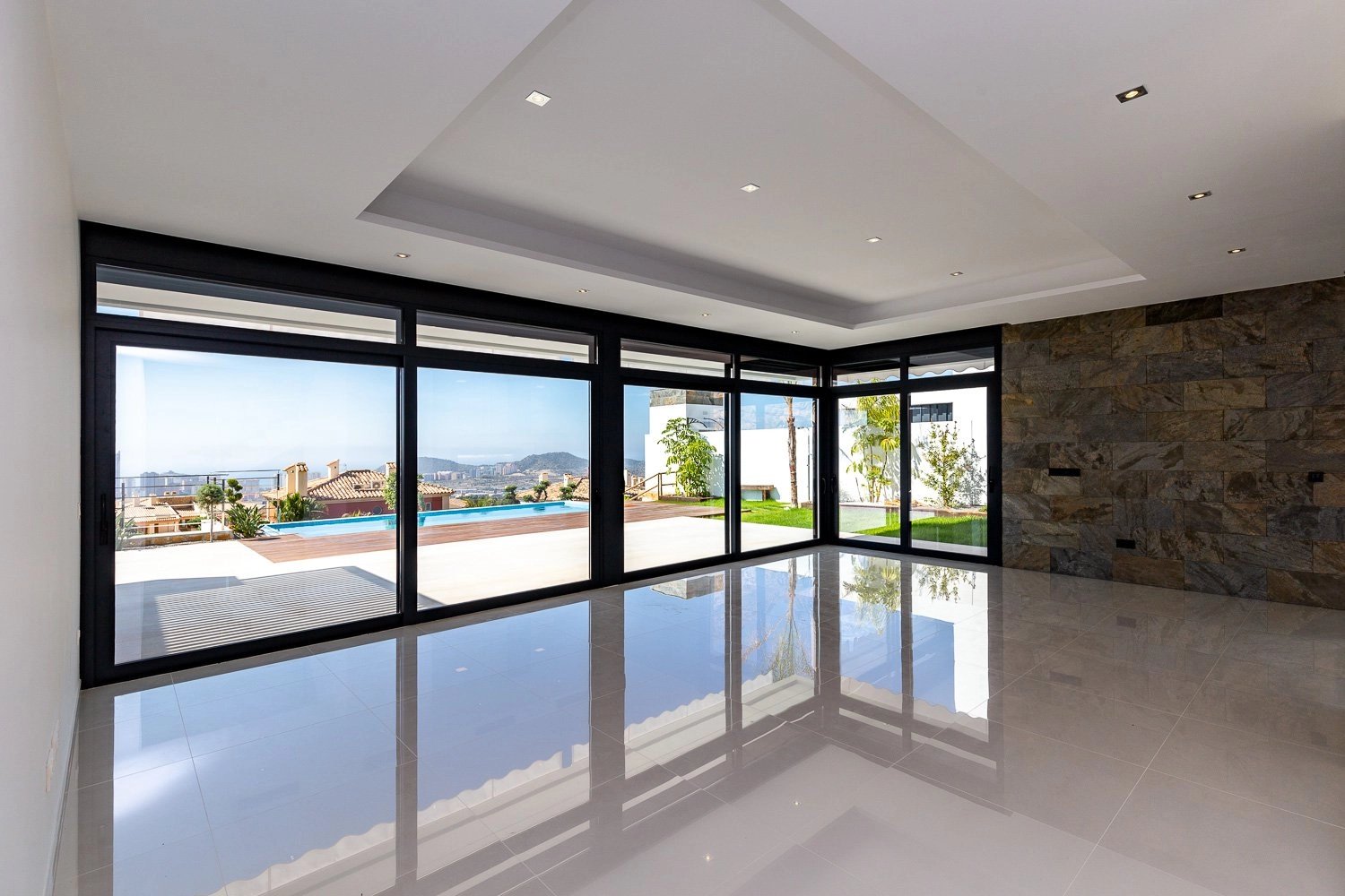 Luxury villa with panoramic views to the sea in Finestrat