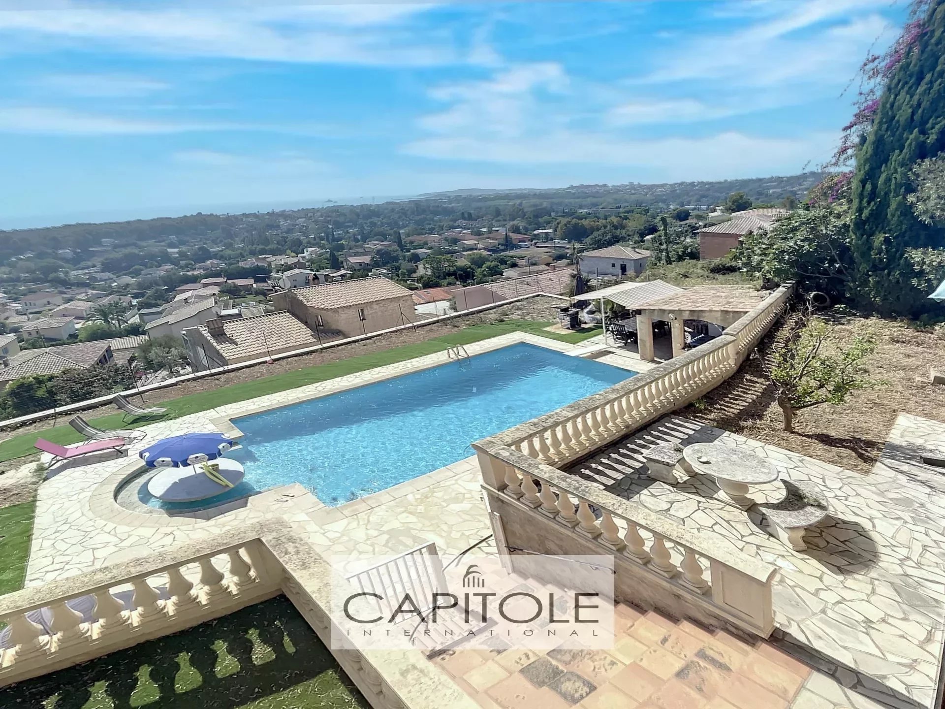 Biot - Villa of 172 m² with pool and sea view