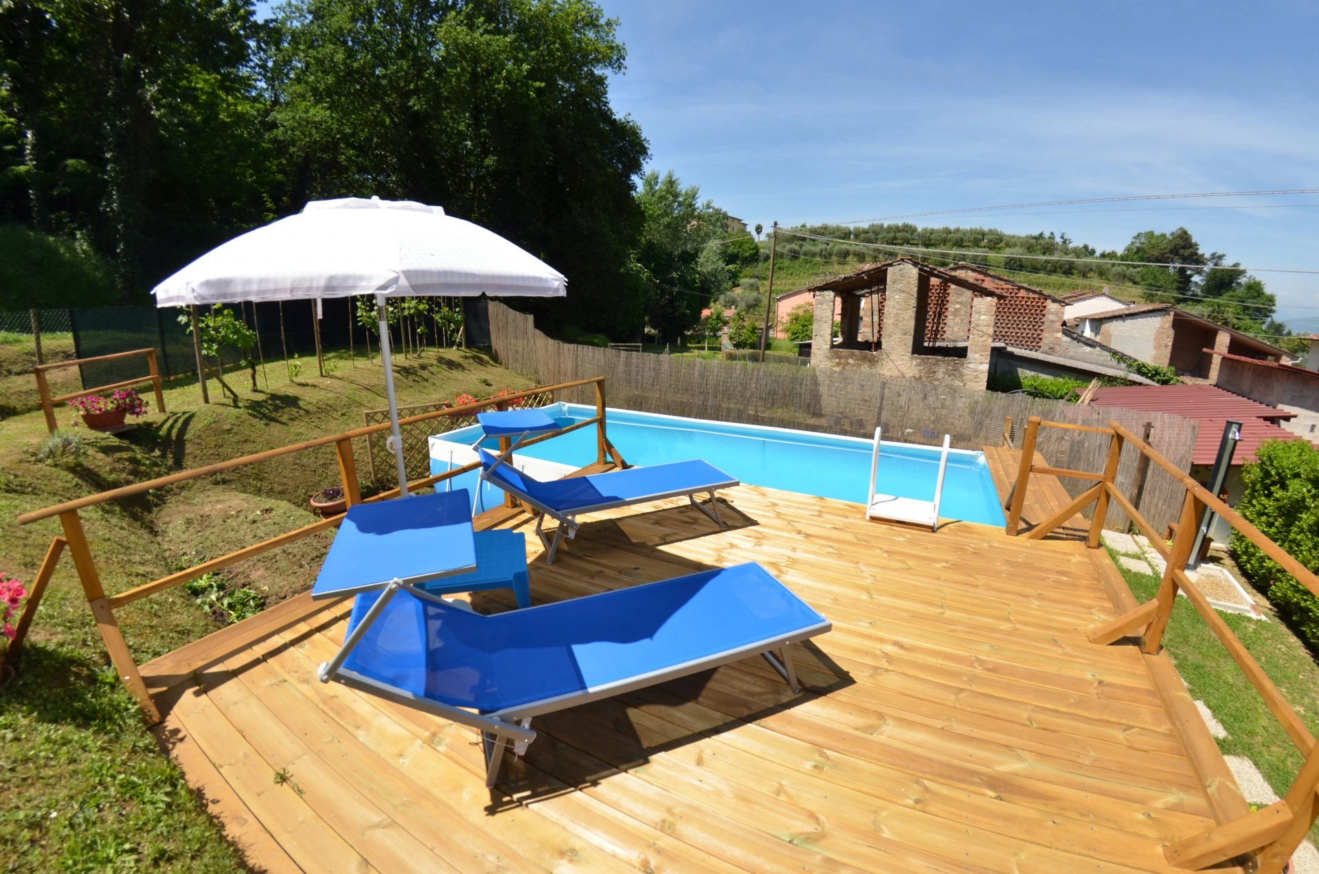 ITALY, TUSCANY, LUCCA, HOUSE WITH POOL, UP TO 370€/WEEK, 6 PERSONS