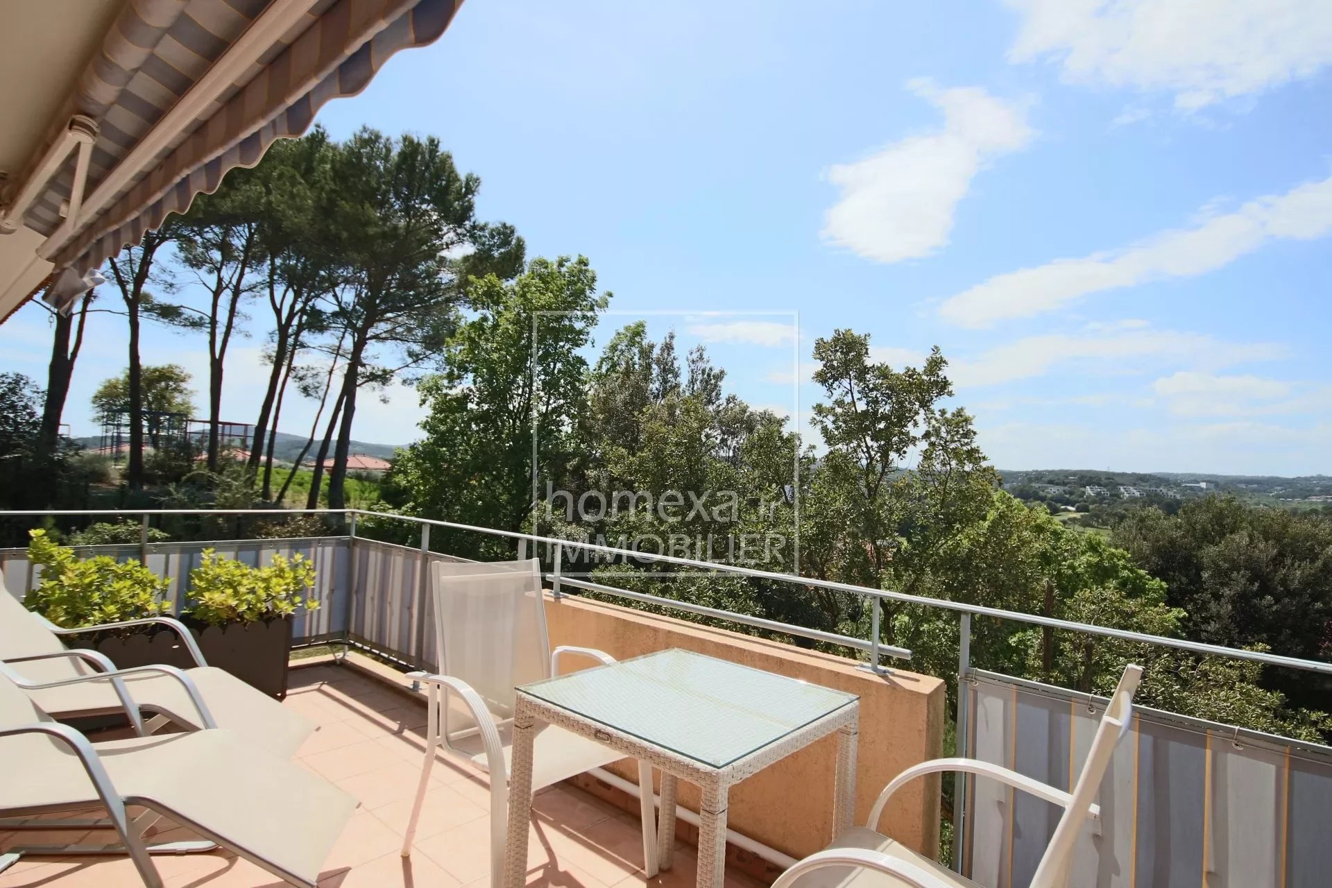 Real estate agency Biot Saint-Philippe : golf side terrace view
