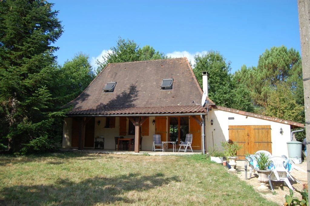 DORDOGNE - Typical perigourdian house with garage and pool on 1HA