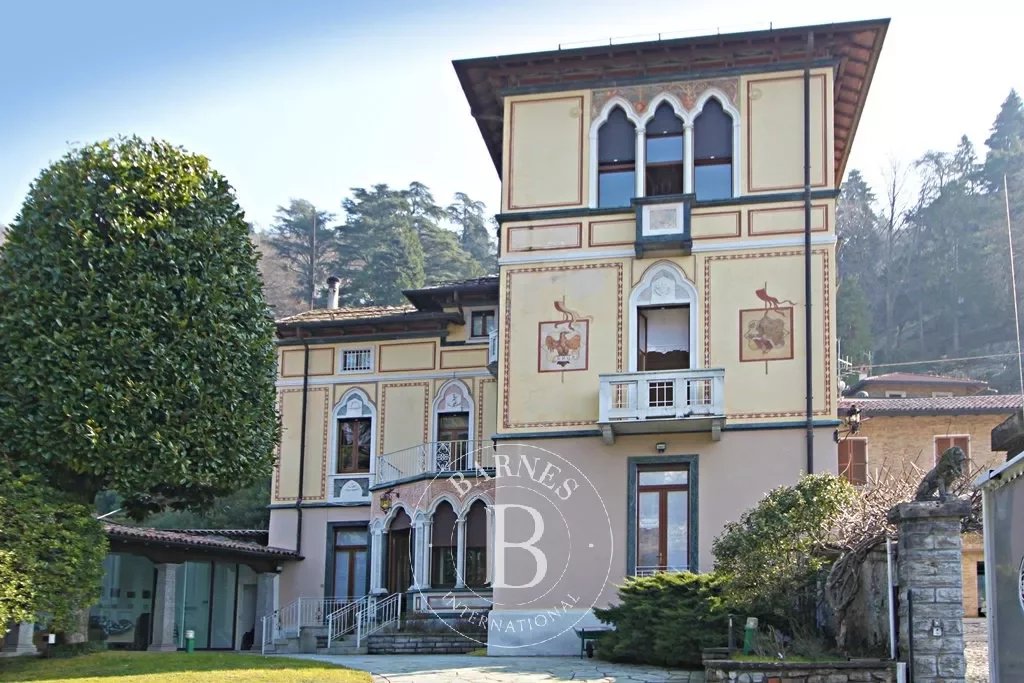 Historical villa for sale in Faggeto Lario