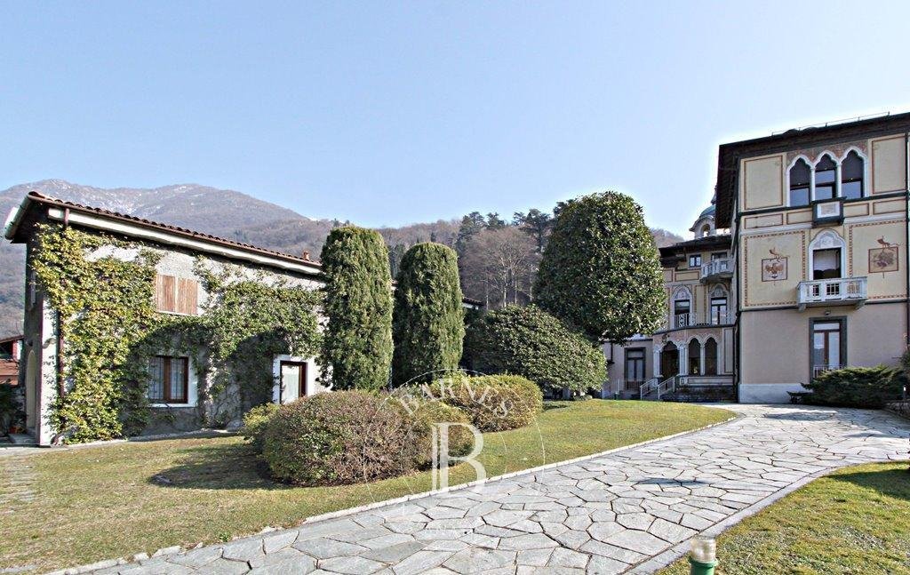 Villa historique à vendre à Faggeto Lario