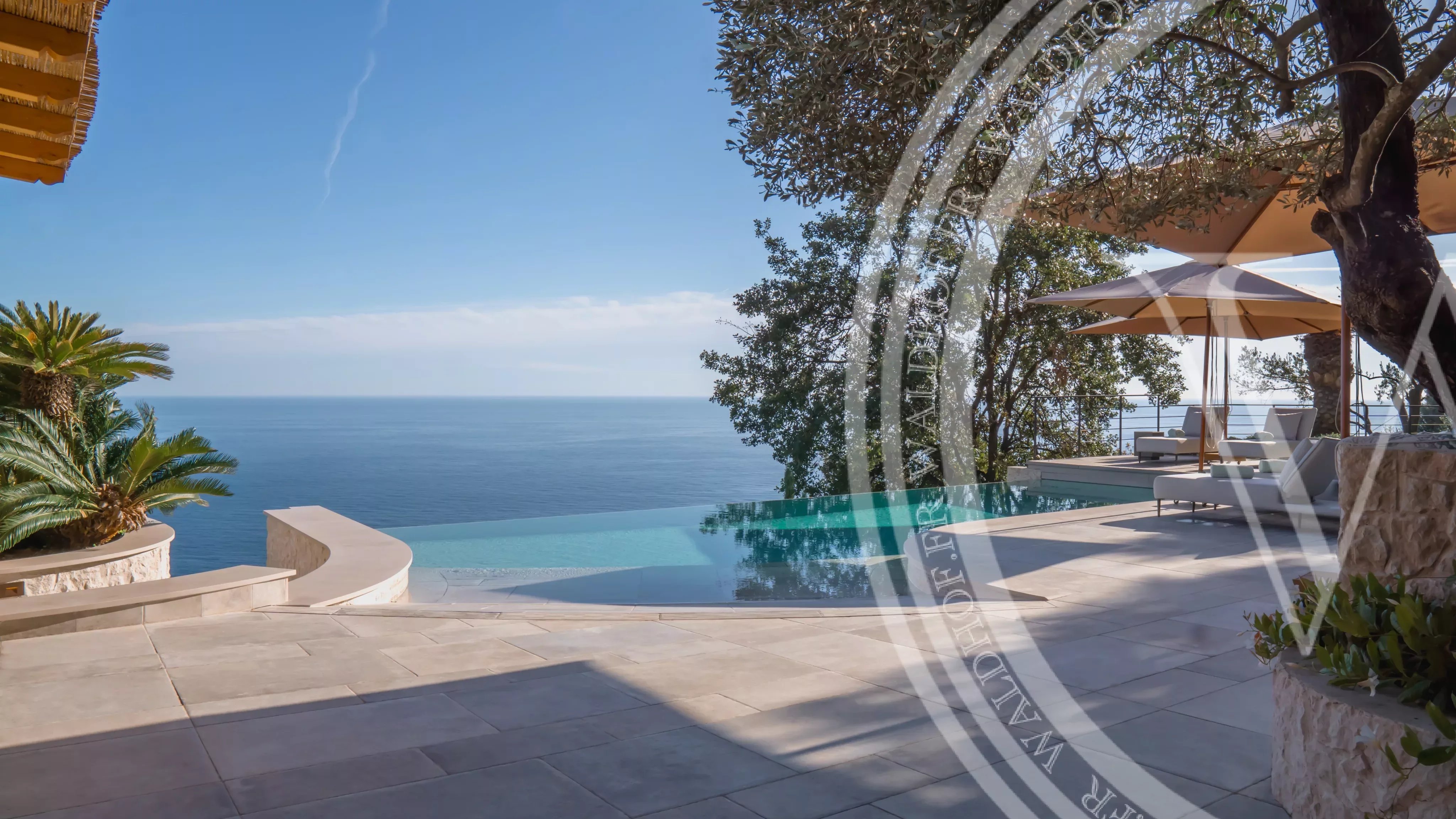 Newly renovated turn-key villa in private domaine 2 km from Monaco