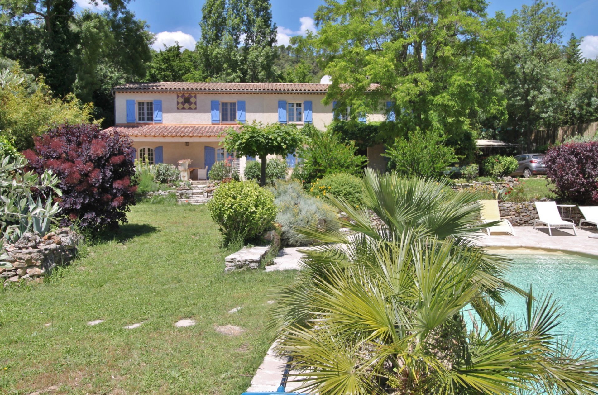 Beautiful bastide, quiet area, walking distance to the village
