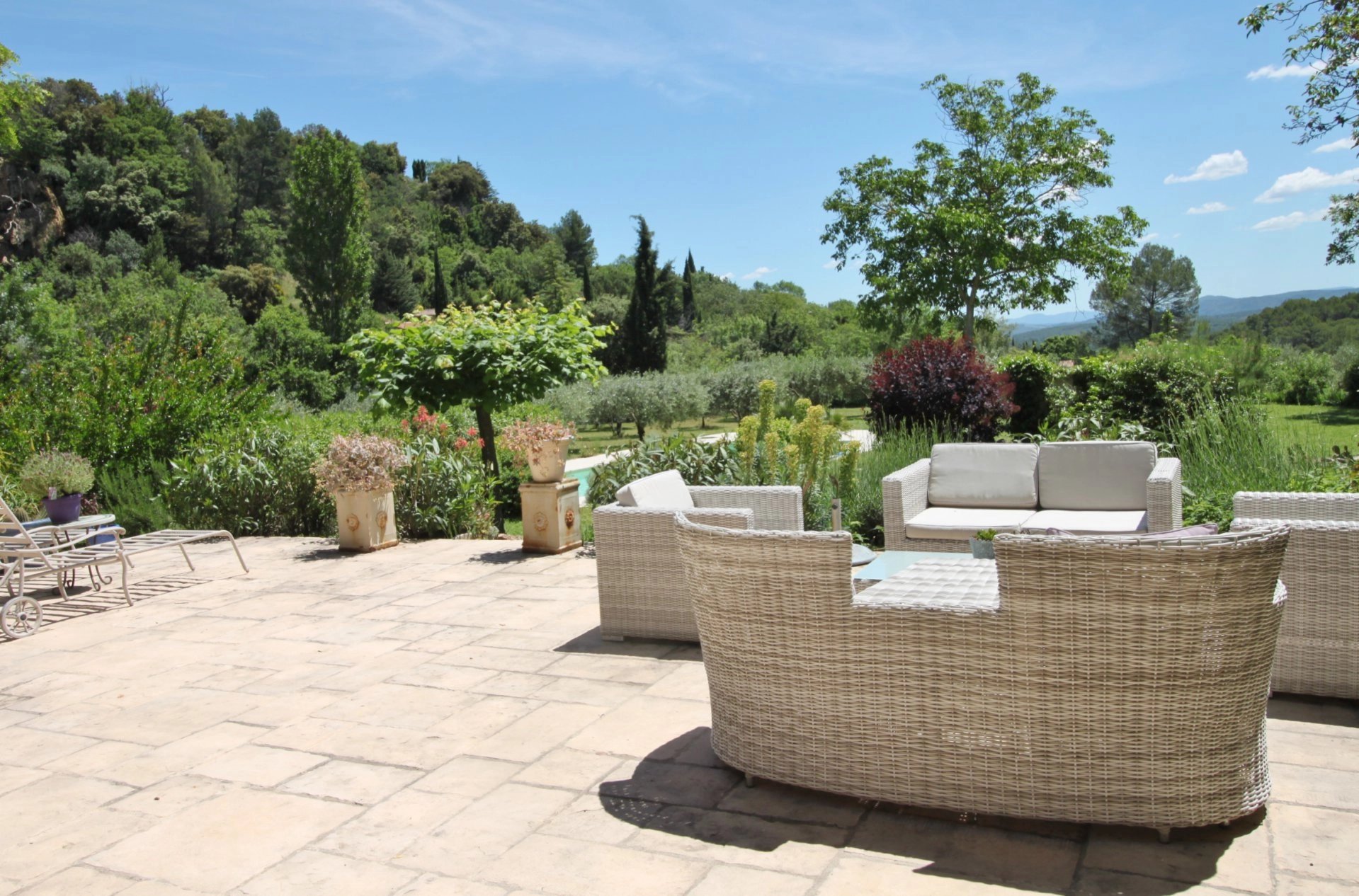 Beautiful bastide, quiet area, walking distance to the village