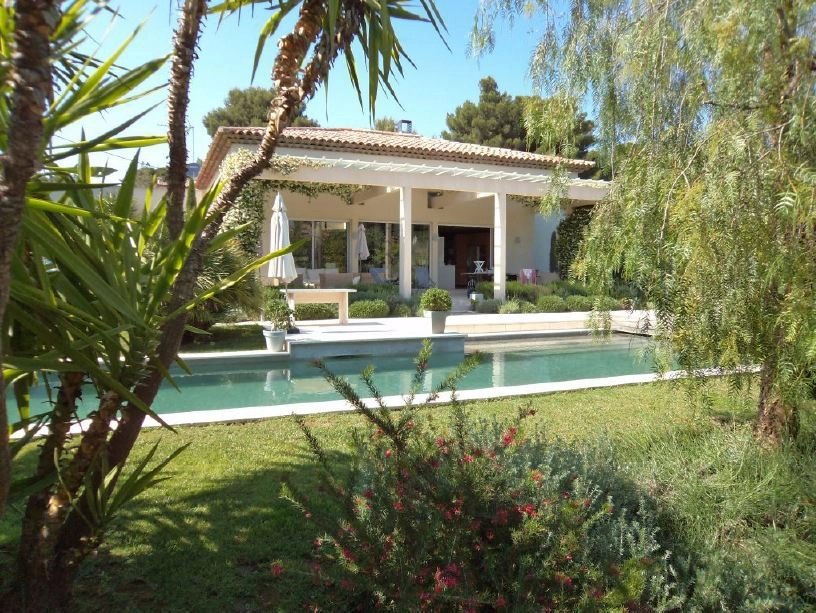 MAGNIFICENT ARCHITECT VILLA - 200 M FROM THE BEACHES