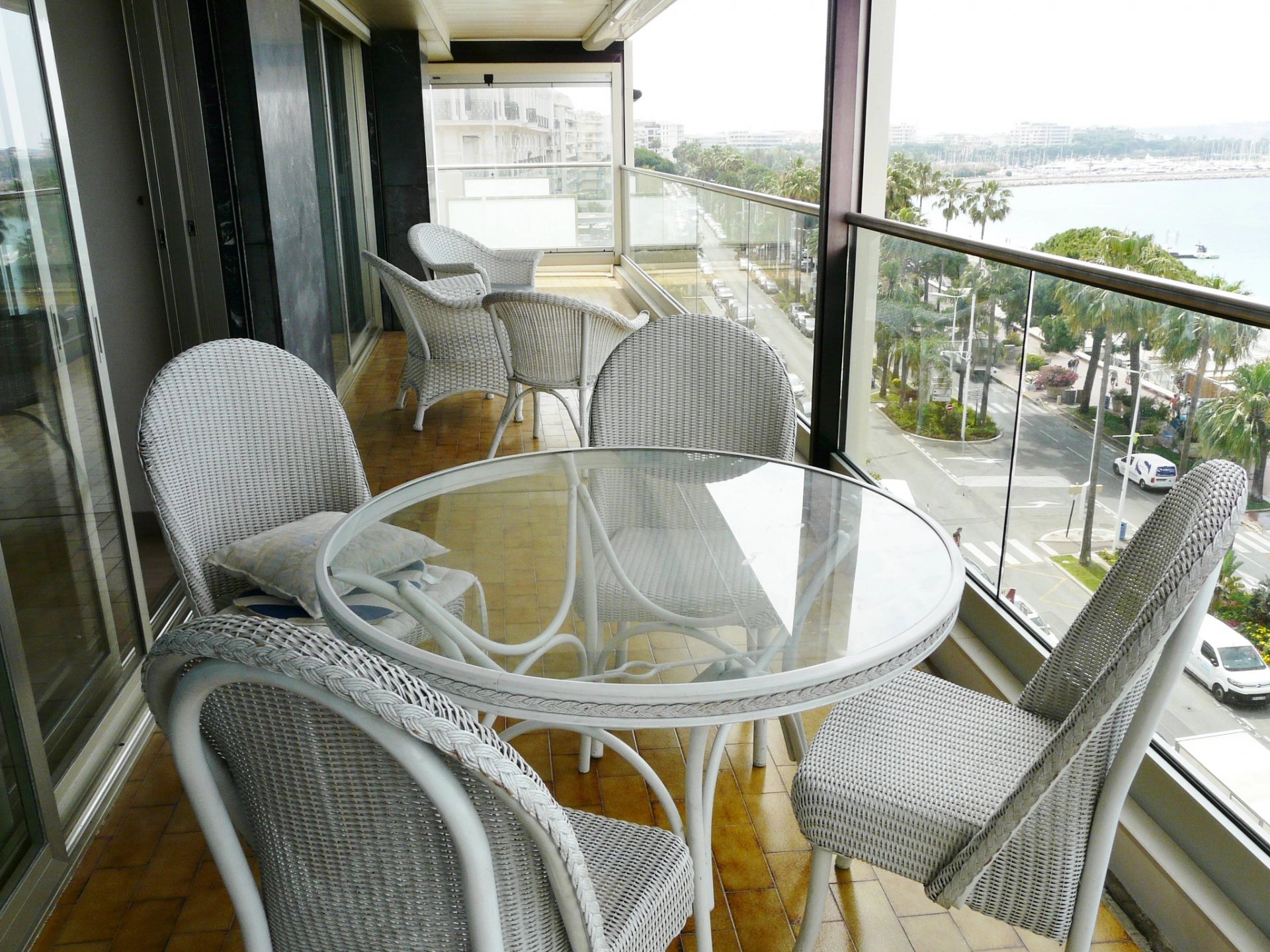 LAST FLOOR APARTMENT WITH PANORAMIC SEA VIEW