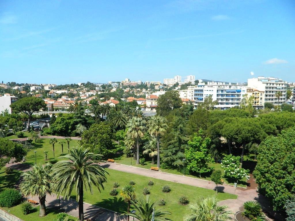 ID- LASTORIA - 3 Bedroom apartment on the port of Antibes with SEA VIEWS