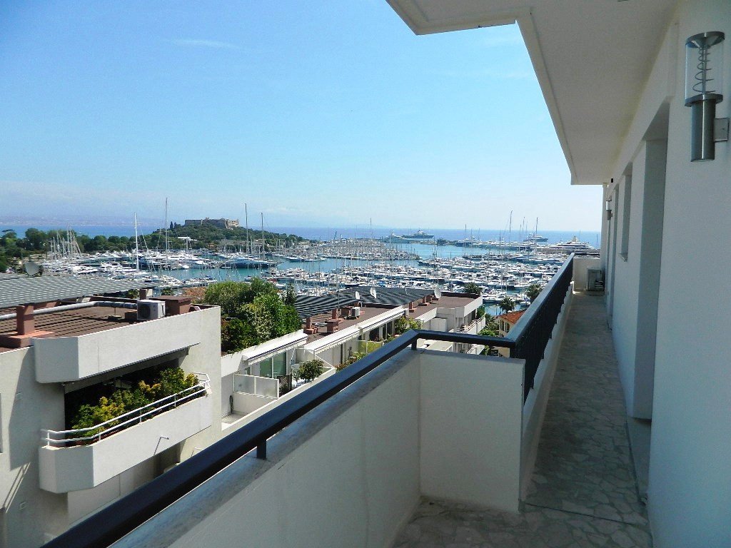 ID- LASTORIA - 3 Bedroom apartment on the port of Antibes with SEA VIEWS