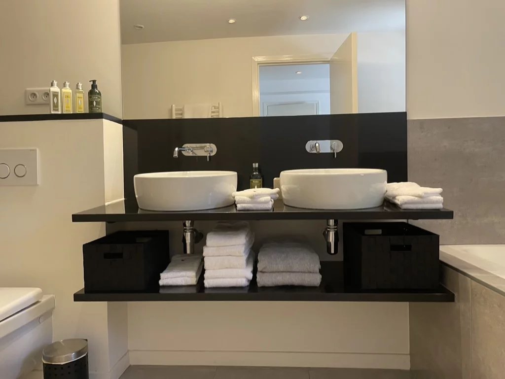 5 Bedroom / 5 Bathroom Luxury Villa with heated pool on the Cap dAntibes - ID Villa Chloé