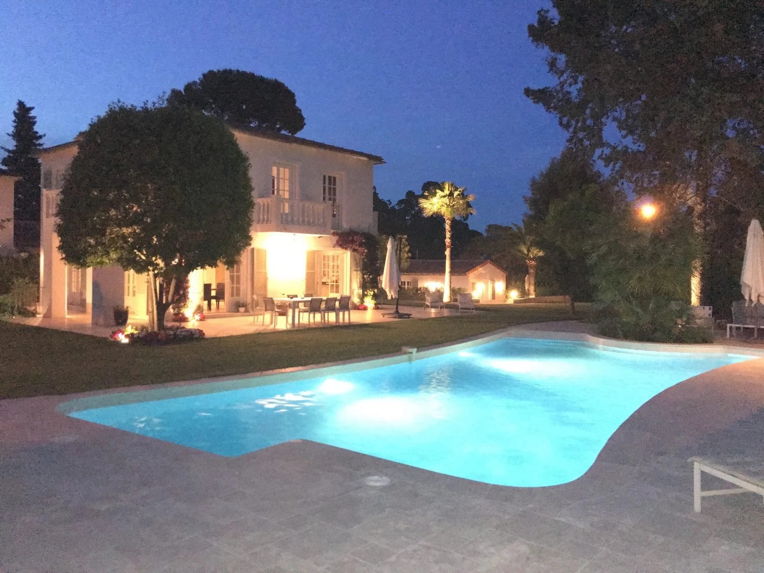 5 Bedroom / 5 Bathroom Villa with pool on the Cap d'Antibes - ID Villa Caroline