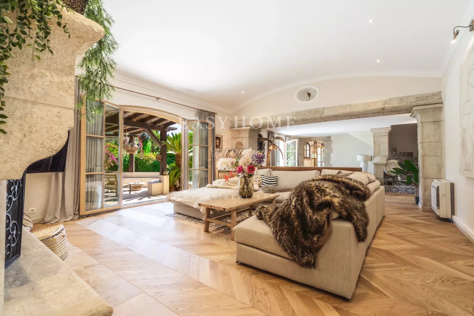 Kauf/Verkauf Hervorragend renovierte Villa in Mougins – sichere Domain