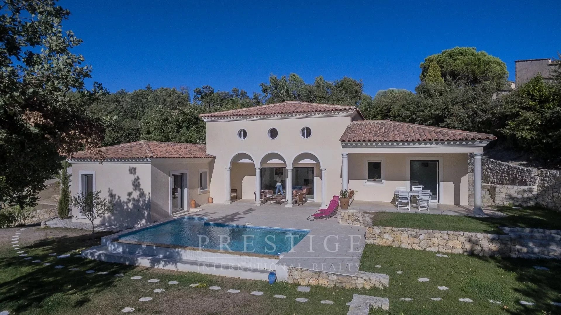 Near Valbonne 4-bedrooms house with swimming pool