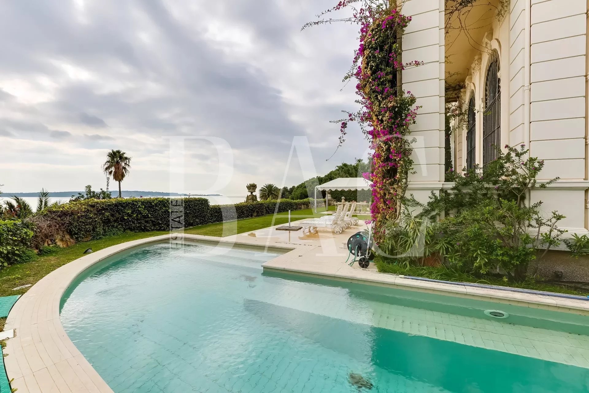Cannes, un appartement villa avec piscine privée dans un ancien hôtel particulier datant de 1892