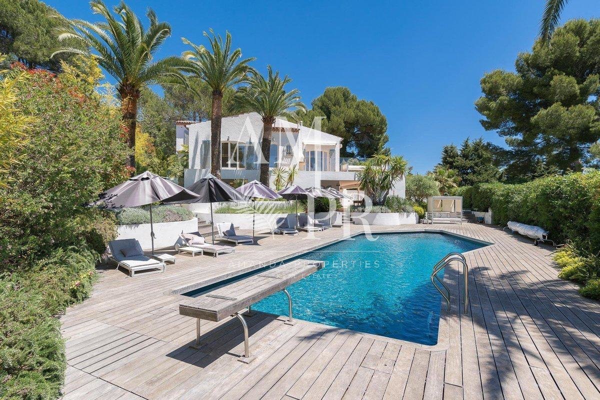 SEA VIEW AT THE HEIGHT OF CANNES - SLEEPS 14