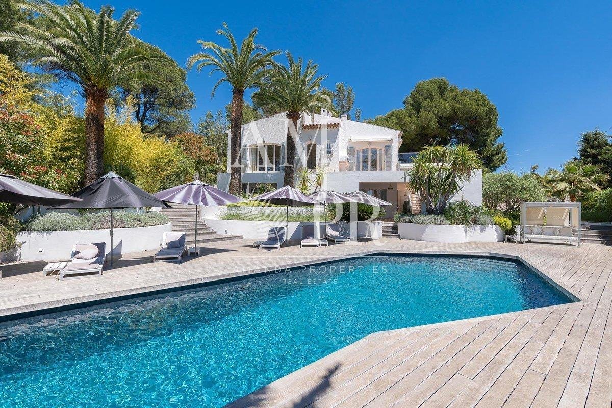 SEA VIEW AT THE HEIGHT OF CANNES - SLEEPS 14