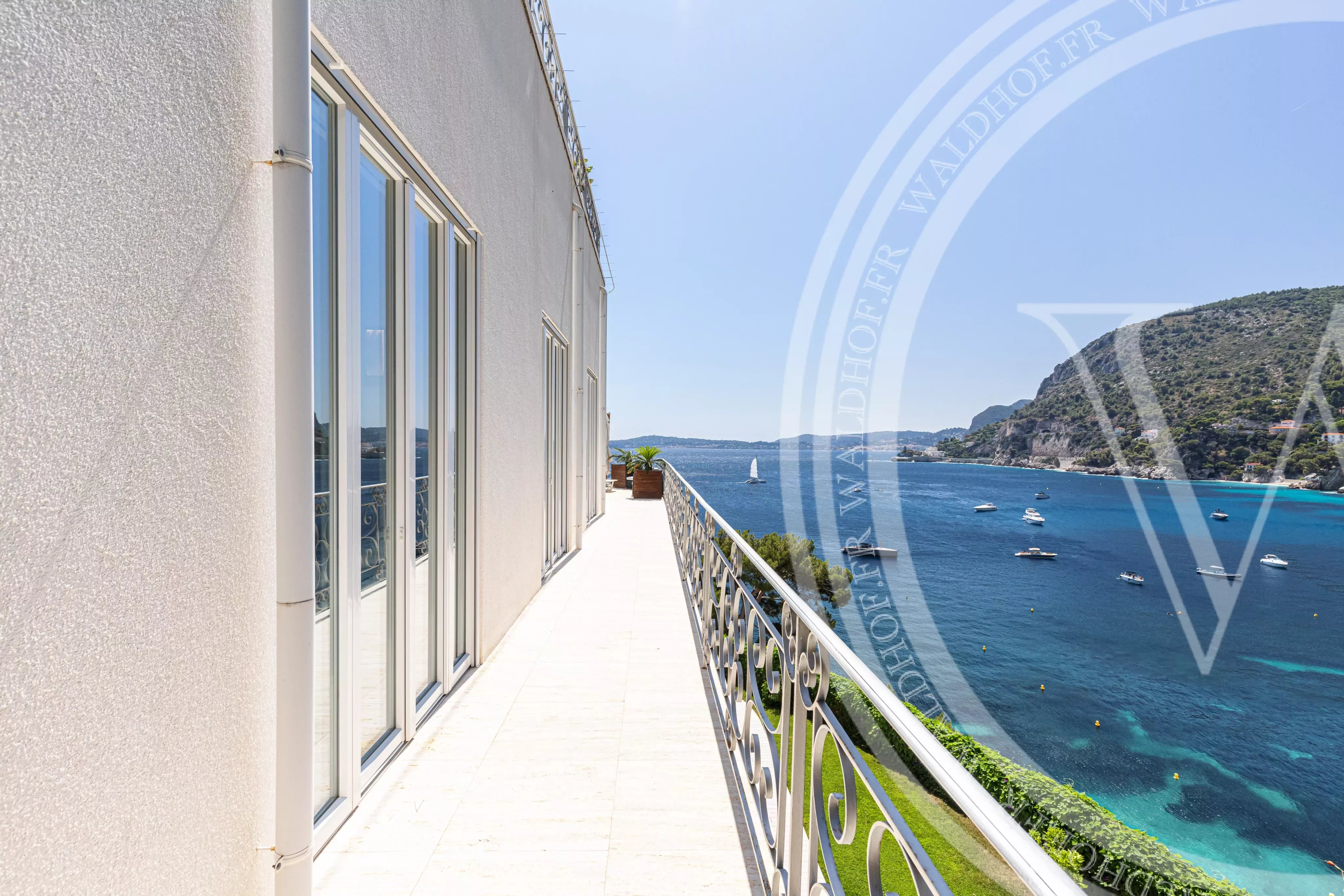 Waterfront property in Cap d'Ail with beach & dock access