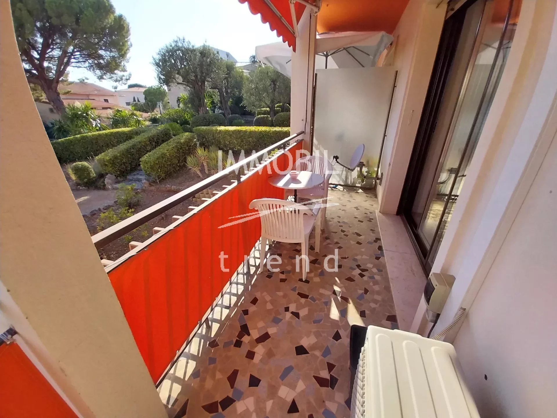 ROQUEBRUNE CAP MARTIN REAL ESTATE - 1 bedroom apartment with terrace cellar and private parking for sale