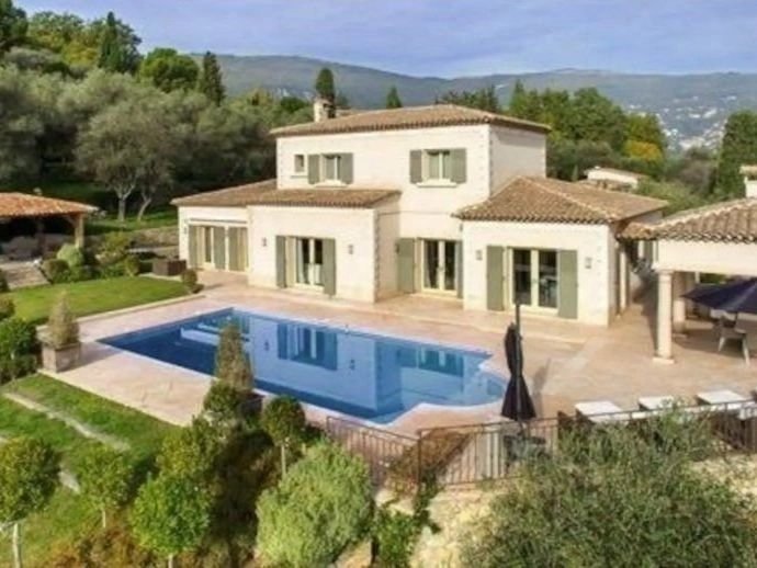 Cannes backcountry - Beautiful traditional villa with landscaped garden