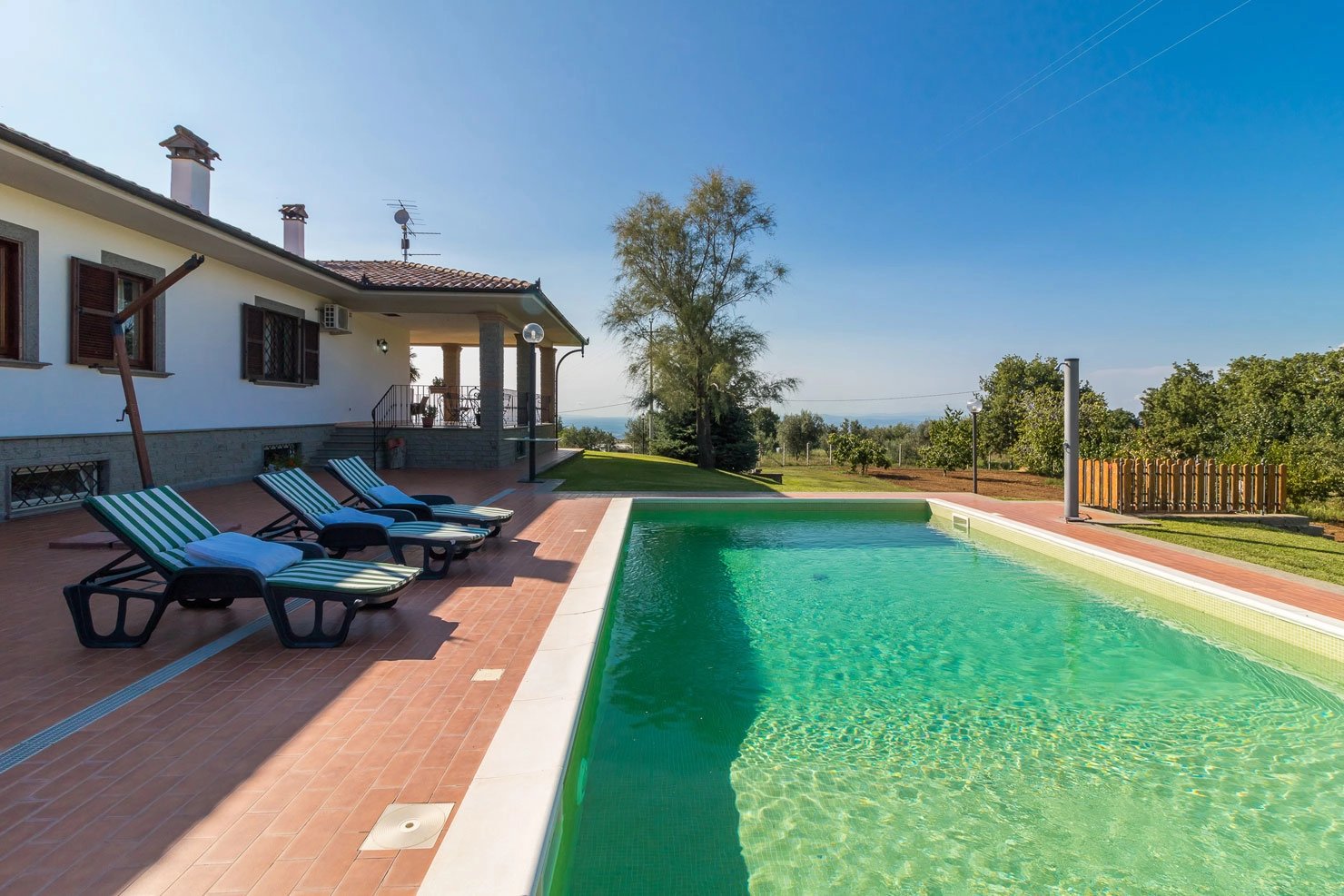 NEW VILLA: Ready-to-live property not isolated, with swimming pool and land