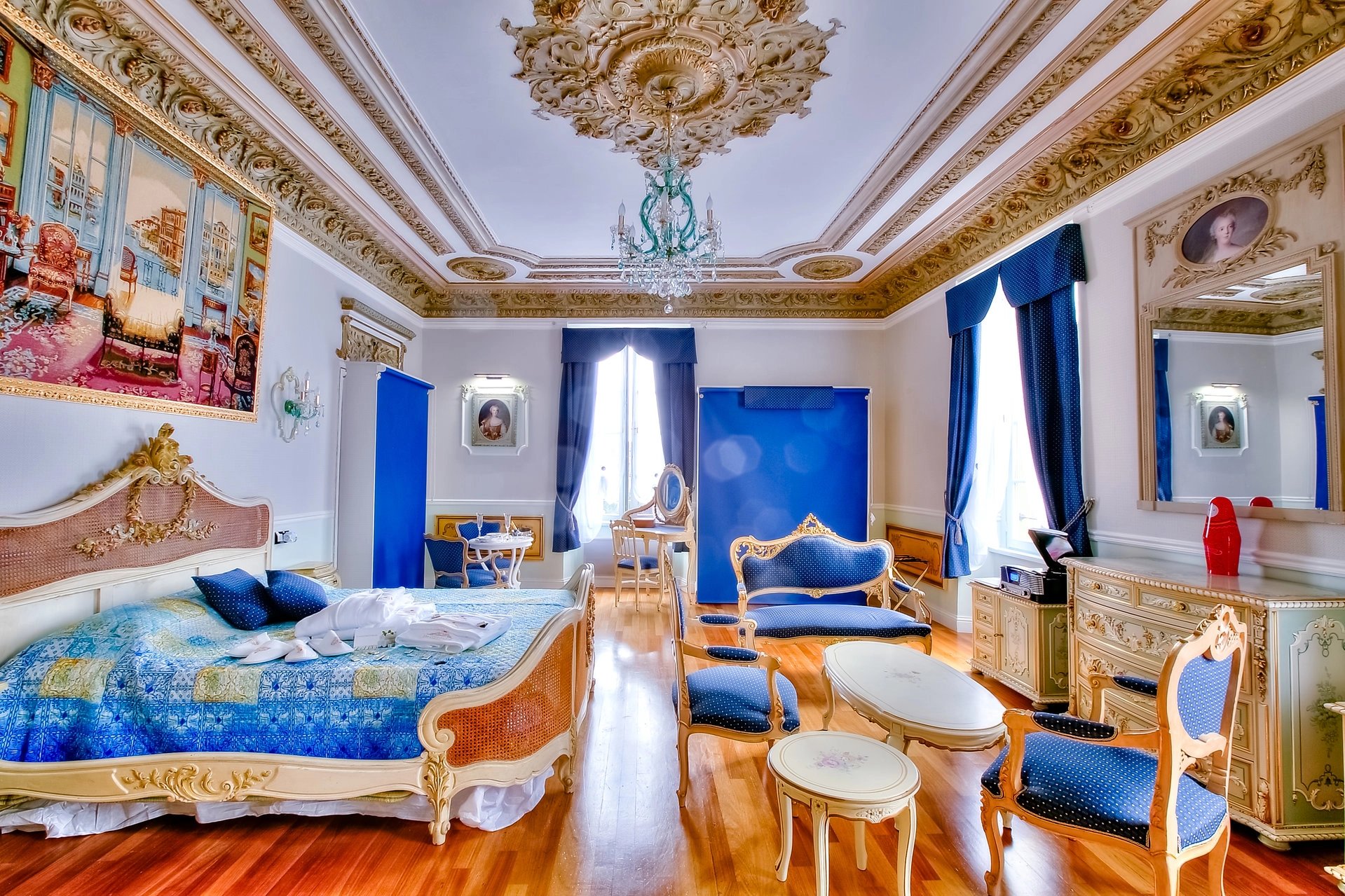 Nice - Place Massena - Luxury Venetian Style Apartement