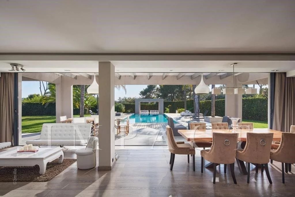 villa plein pied avec piscine à Cannes
