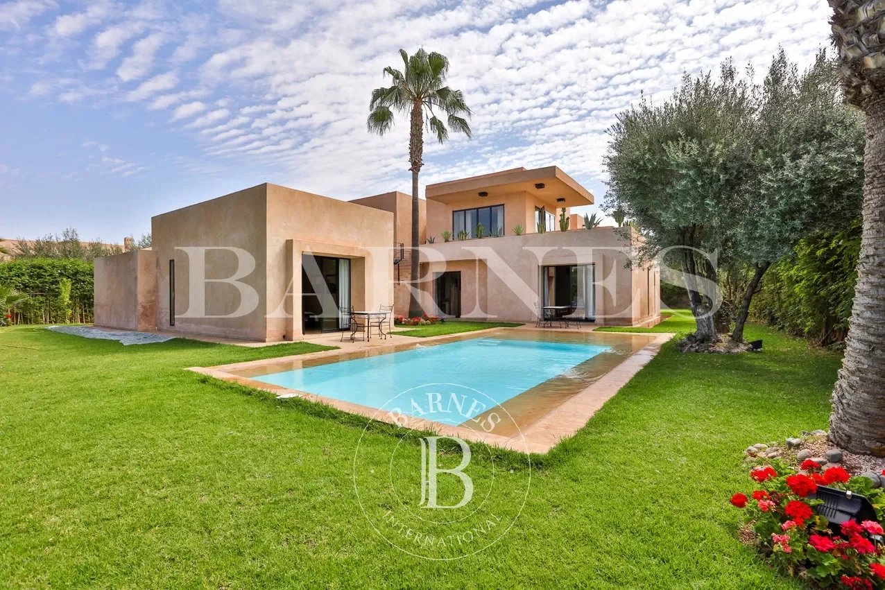 Nice architect-designed villa for sale on the Amelkis golf course.