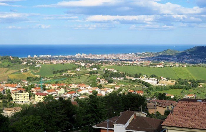 Lägenhet med panoramautsikt över hav och berg