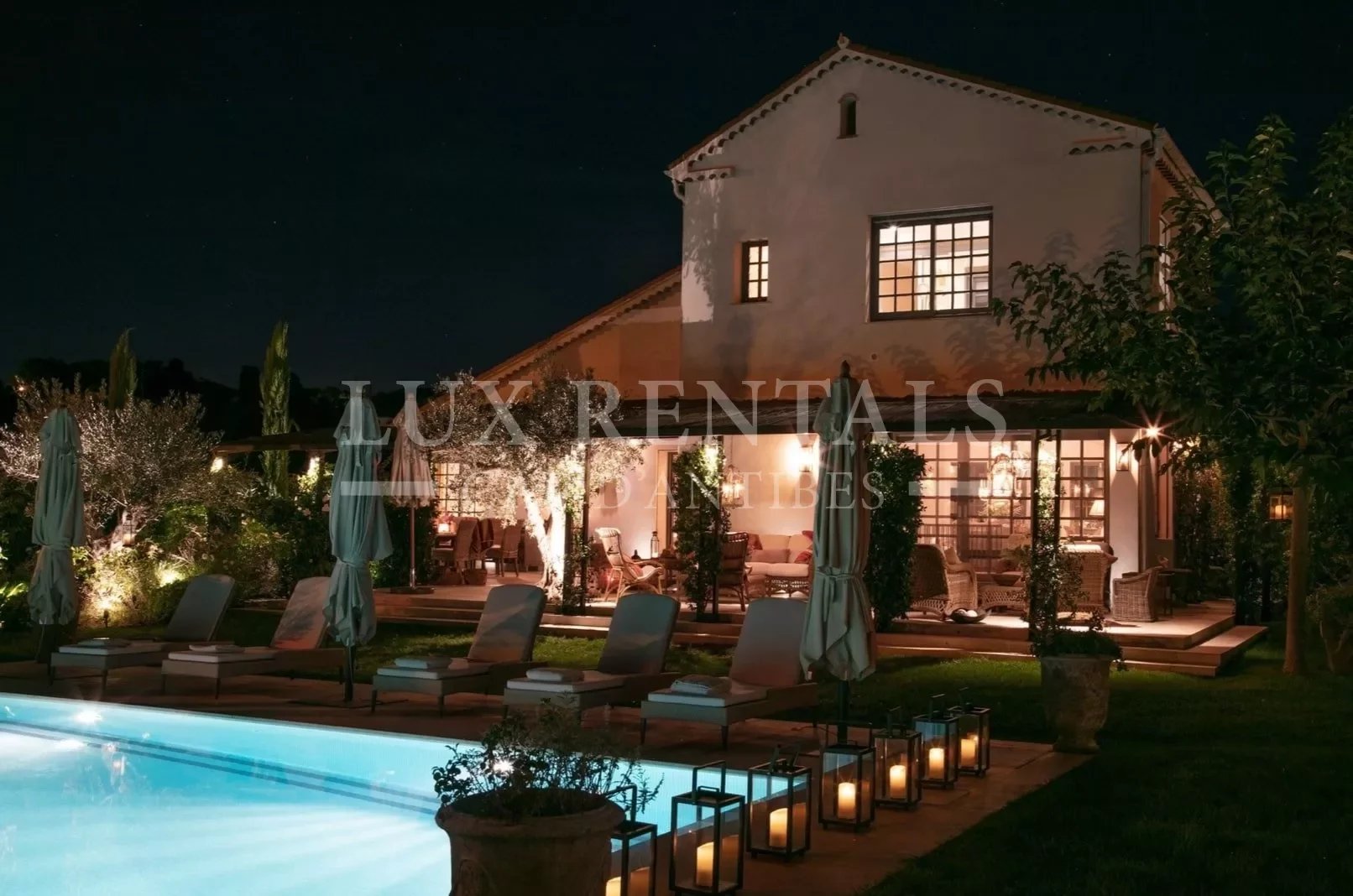 Seasonal rental Villa - Antibes Cap-d'Antibes