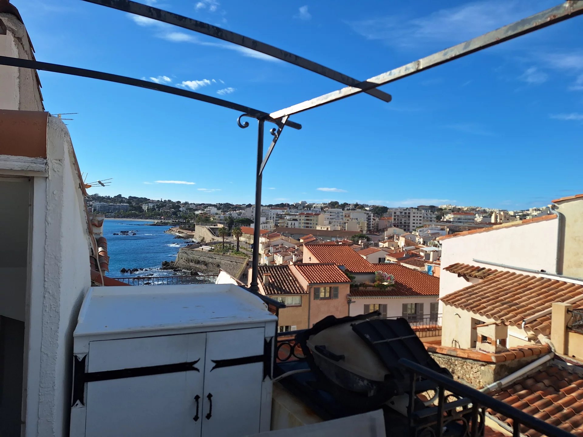 Old Town House Remparts with terrace Sea View
