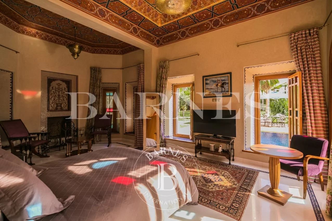 For sale, a superb palace in the Palmeraie Dar Tounsi on 1 hectare of landscaped land. - picture 11 title=