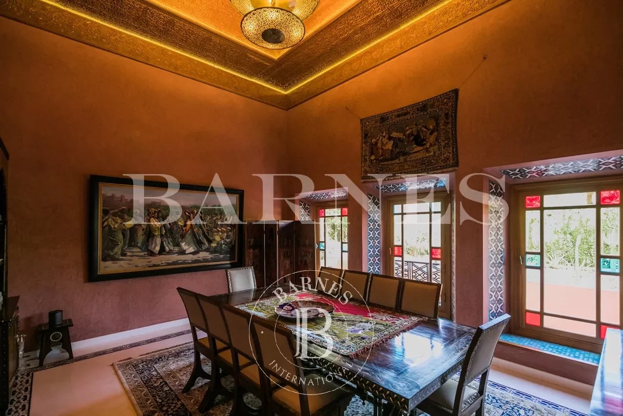 For sale, a superb palace in the Palmeraie Dar Tounsi on 1 hectare of landscaped land. - picture 7 title=