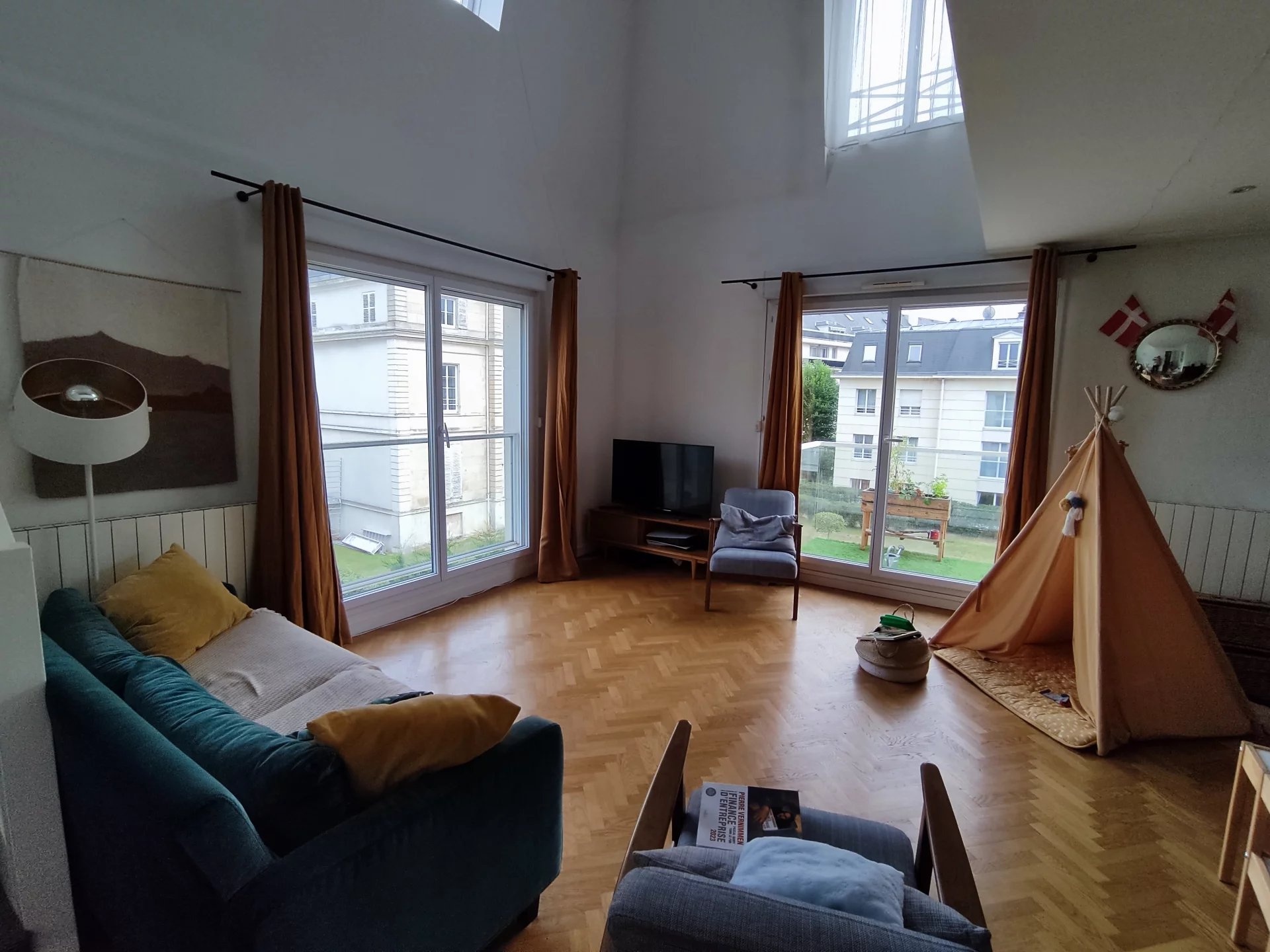 Appartement Chantilly -  2 135 € CC