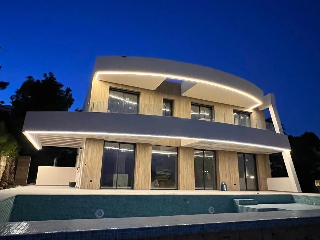 Nouvelle villa de luxe avec vue mer et ouverte