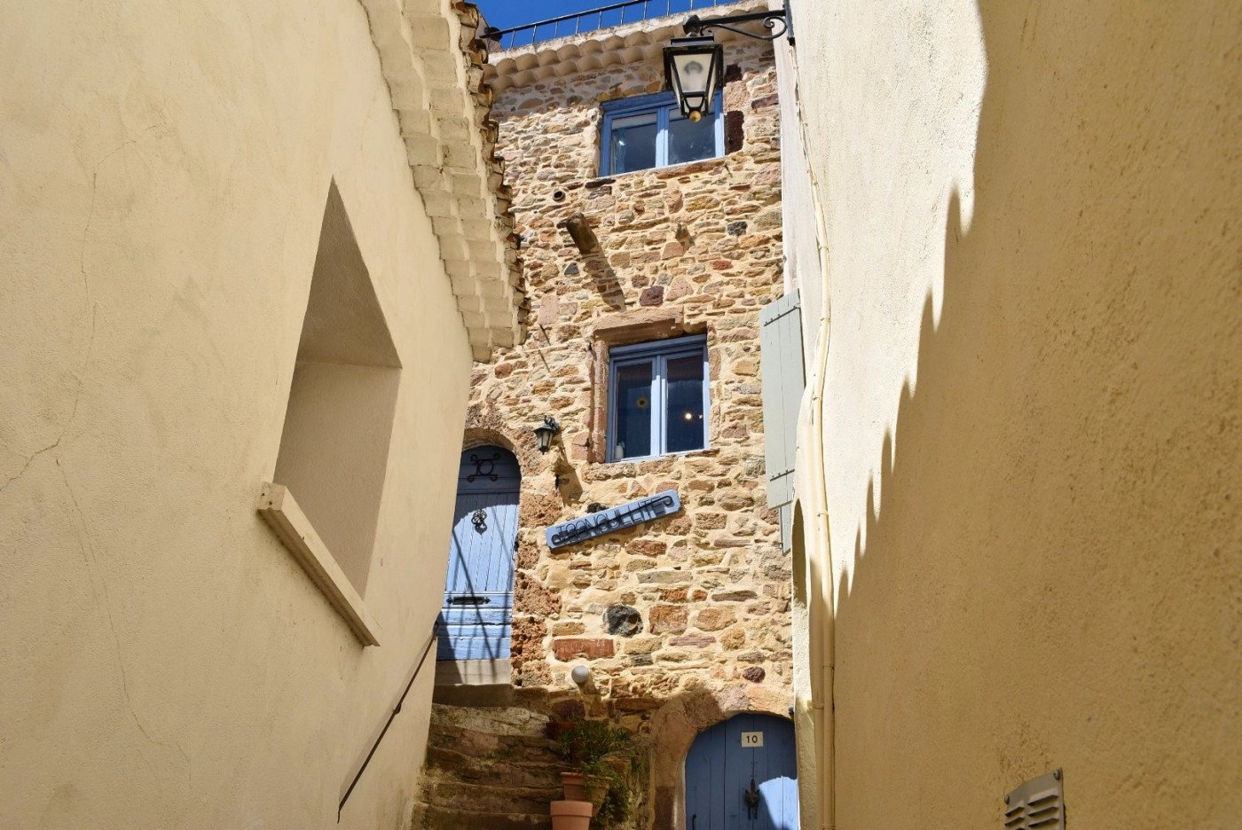 Character property in Neffiès - real charming