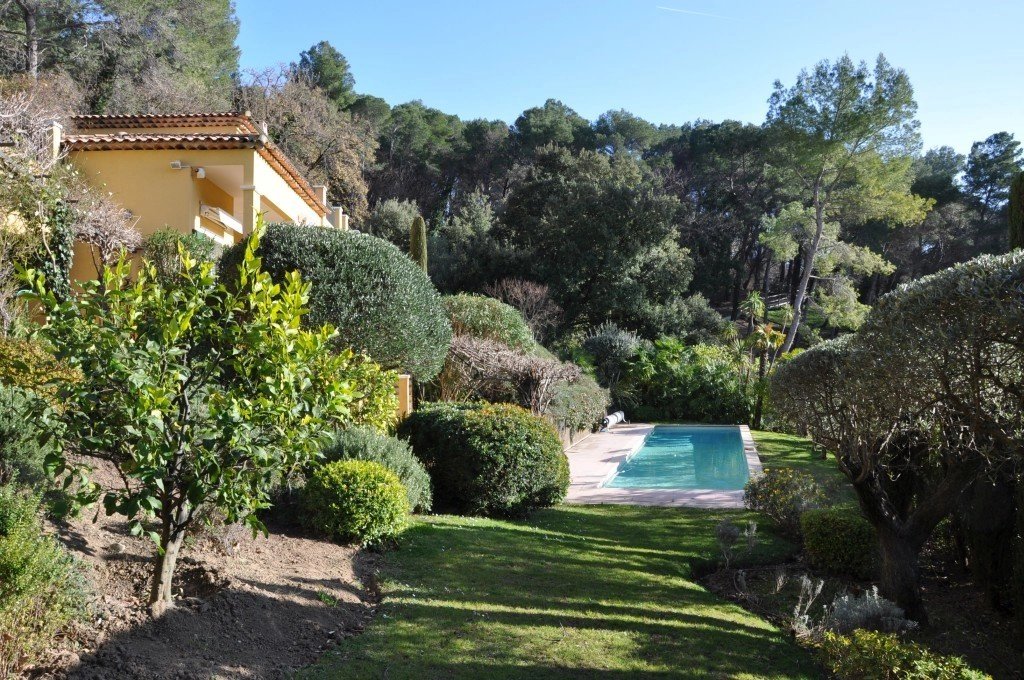 Beautiful villa on the golf course with panoramic views, Mougins