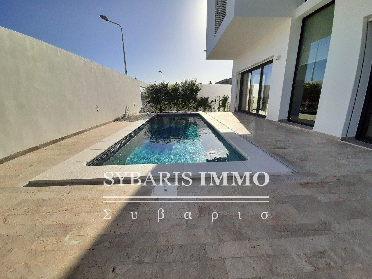 3 Villas avec piscine à vendre à Chotrana II - Tunis