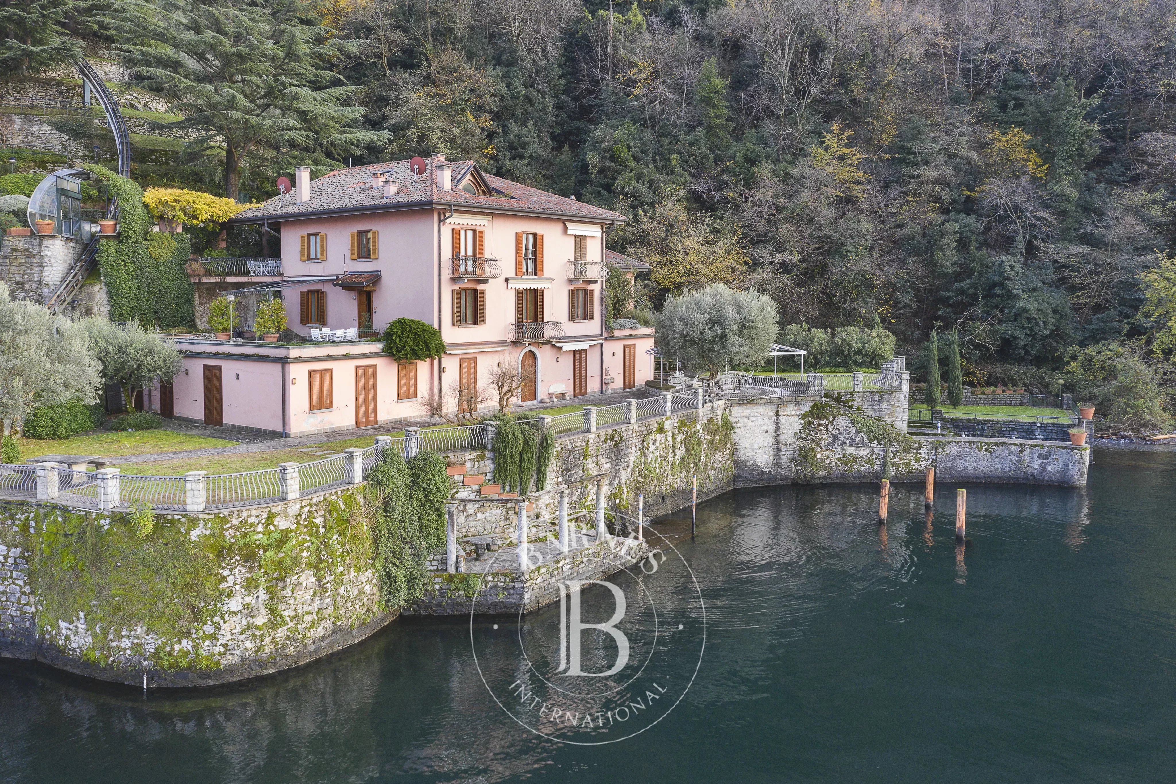 Portion de Villa, pied à l'eau,  à vendre à Como, sur le lac - picture 5 title=