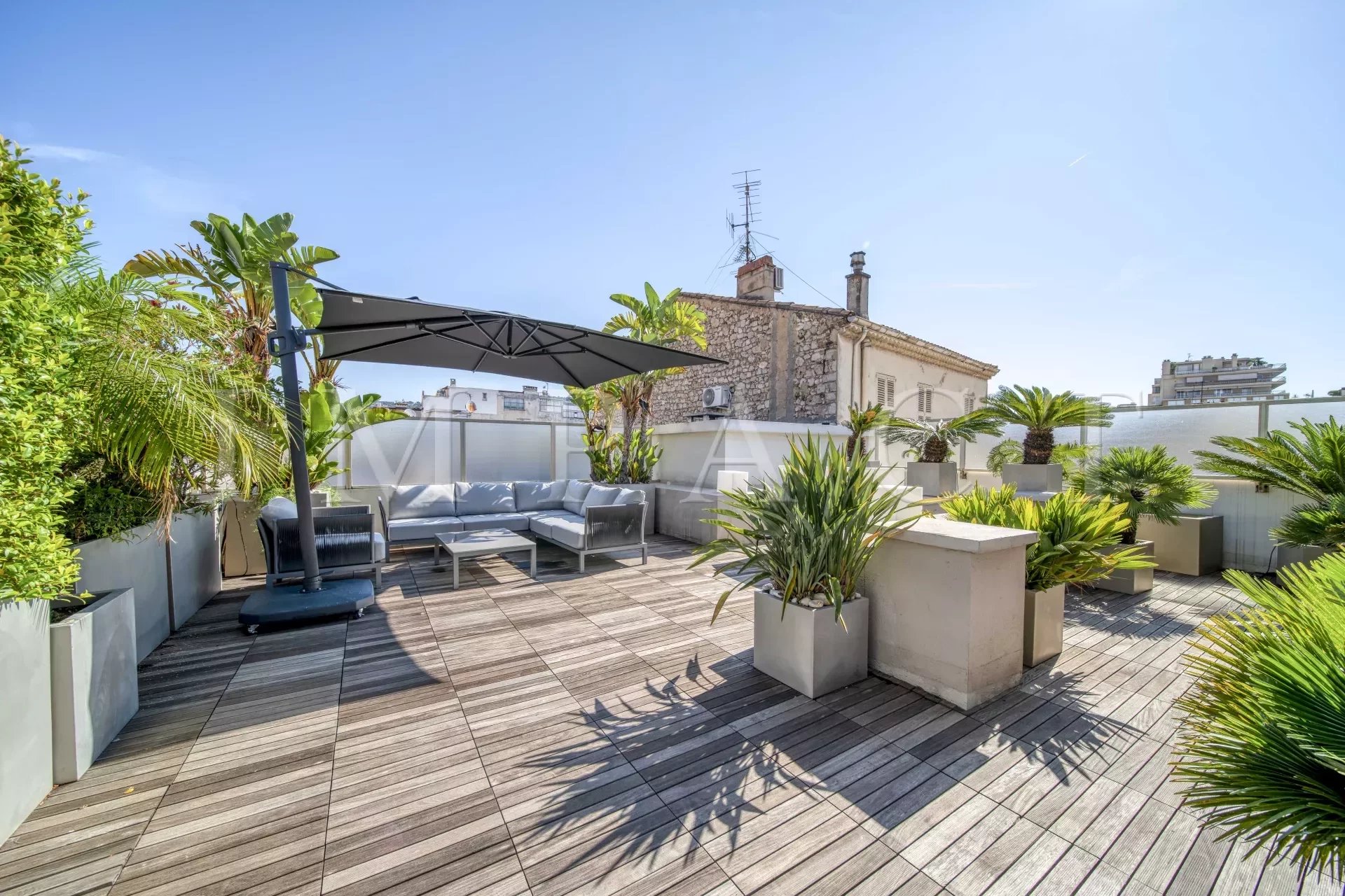 Cannes centre penthouse for rent
