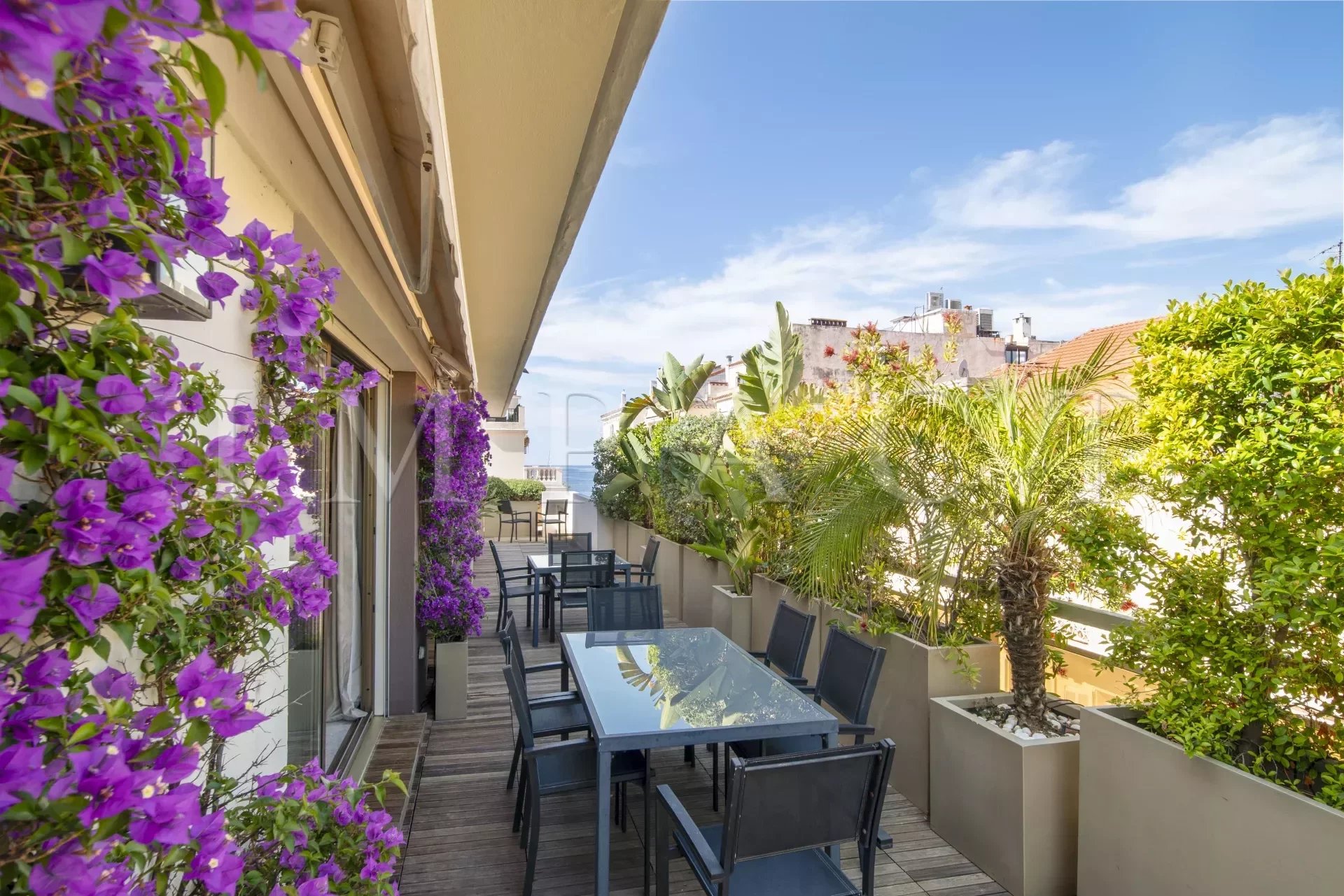 Cannes centre penthouse for rent