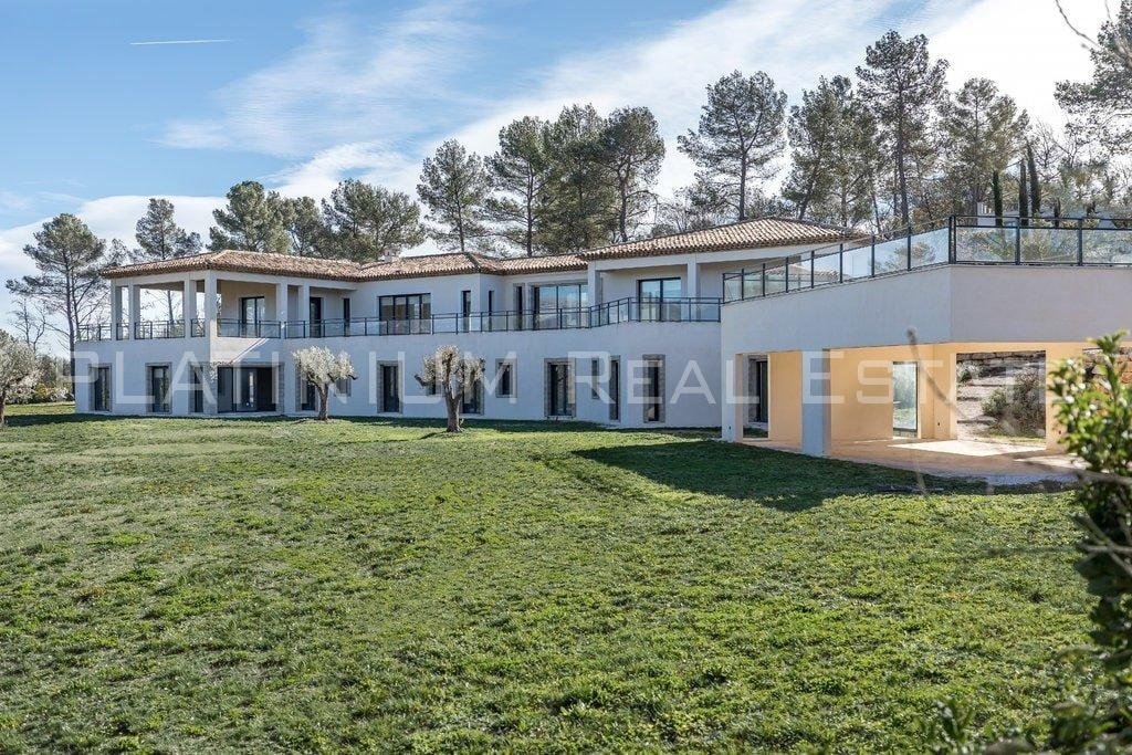DOMAINE TERRE BLANCHE - Villa 750 m2 - 1 Ha Land - Pool